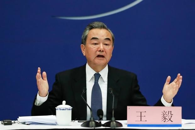 Los jefes de Estado o Gobierno de 37 países participarán en el segundo Foro sobre las Nuevas Rutas de la Seda, que se celebrará en Pekín del 25 al 27 abril, anunció hoy el ministro chino de Asuntos Exteriores, Wang Yi, en rueda de prensa.