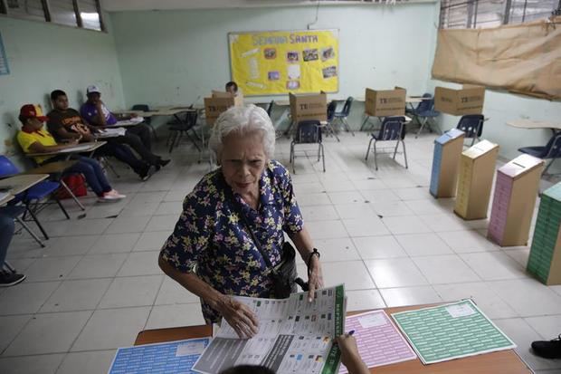 Panameños van a las urnas para renovar sus autoridades.