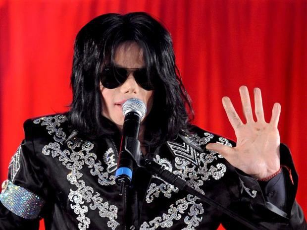 Michael Jackson es recordado en una inmensa muestra.