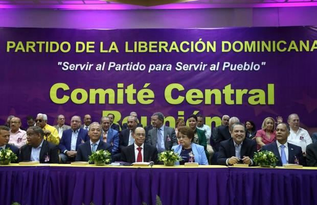 Miembros del Comité Central del Partido de la Liberación Dominicana (PLD) se reúnen este sábado en Santo Domingo (República Dominicana), para elegir los precandidatos a presidente en las elecciones primarias del próximo 6 de octubre. 