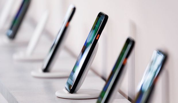 Una pantalla de los nuevos teléfonos Google Pixel 4 durante un evento de lanzamiento de productos de Google llamado 'Hecho por Google' 19 'en Nueva York, Nueva York, EE. UU.
