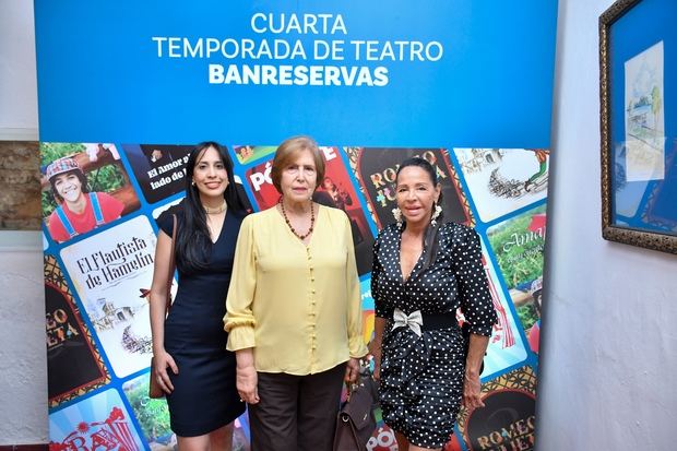 Nicole Ramírez, Carmen Heredia y Carmen Espinosa.