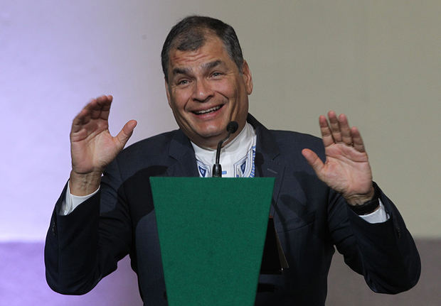 El expresidente de Ecuador, Rafael Correa, habla durante su participación en la conferencia magistral 'America Latina en Disputa' este miércoles en el Museo de la Ciudad de México, México. 