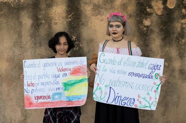 Manifestantes participan este viernes en la manifestación “Por el clima y por Chile. ¡ Salvemos el planeta, cambiemos el sistema !”, realizada en el Parque Independencia de Santo Domingo (República Dominicana). 