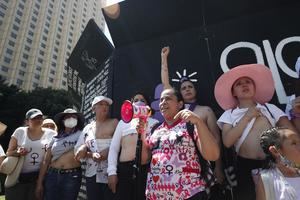 Mexicanas piden acabar con discriminación de minorías en el Día de la Mujer
 

 