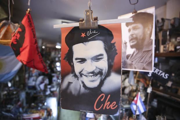 Fotografía en la que se observan imágenes del 'Che' Guevara.