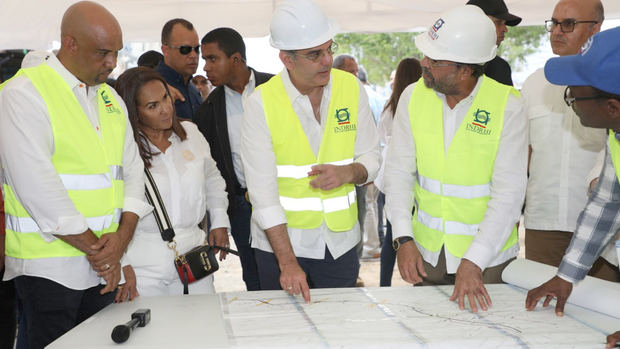Presidente Abinader deja iniciados trabajos construcción proyecto habitacional en SFM por RD 325 millones.
