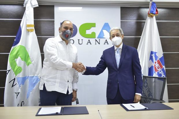 Dirección General de Aduanas, DGA y la Asociación Dominicana de Exportadores, Adoexpo, suscribieron un acuerdo de colaboración.