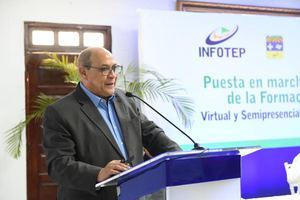 Director general del INFOTEP, Rafael Santos Badía.