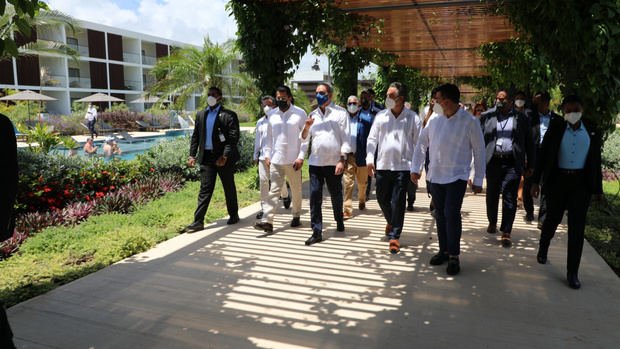 Presidente Abinader visita Punta Cana y San Pedro.