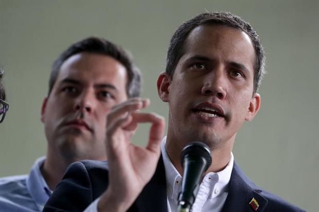 China admite 'dificultades para permitir entrar a representantes de Guaidó'