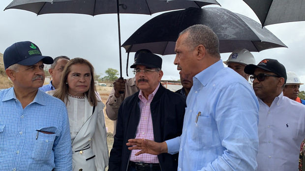 Recorrido del presidente Danilo Medina por la Presa La Piña, en la provincia Dajabón, donde constató la buena marcha de la obra que impactará cerca de 28 mil tareas de arroz y otros rubros.