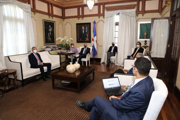 El presidente Danilo Medina encabezó una reunión con varios ministros de su gobierno.