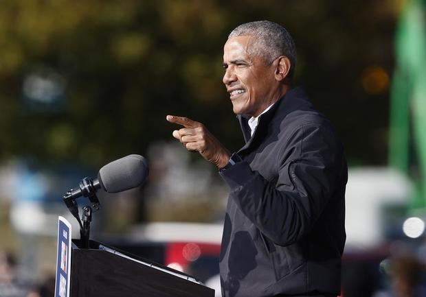 Fotografía tomada el pasado 2 de noviembre en la que se registró al expresidente estadounidense Barack Obama, durante un acto proselitista, en Atlanta, Georgia, EE.UU.