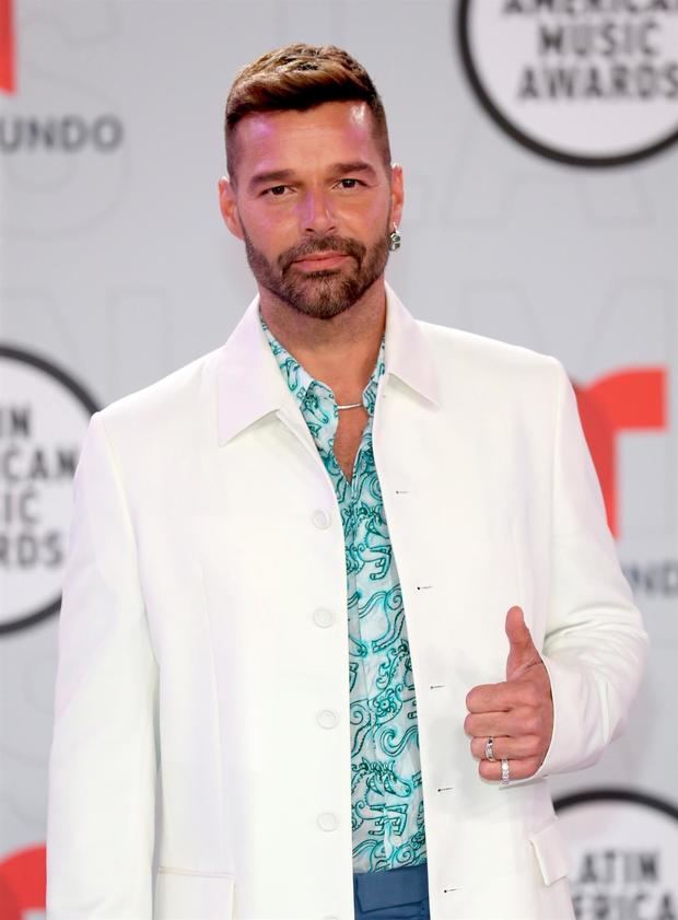 Fotografía cedida por Telemundo en la que se registró al cantante puertorriqueño Ricky Martin, durante la alfombra de la sexta entrega de los Latin American Music Awards (Latin AMAs), en el BB&T Center de Sunrise (Florida, EE.UU.).