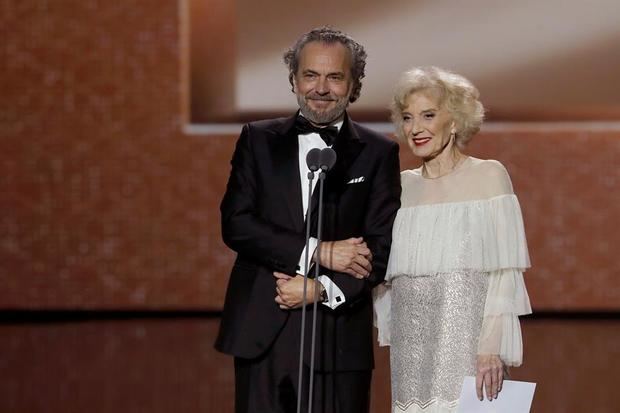 Los actores José Coronado y Marisa Paredes durante la gala de los Premios Goya 2020 que se han celebrado hoy sábado en el Palacio de los Deportes José María Martín Carpena, en Málaga. 