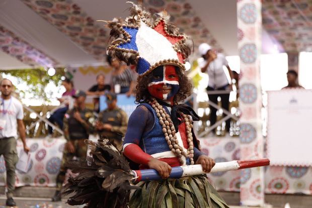 Miles de personas disfrutaron del colorido y la creatividad del Desfile Nacional de Carnaval 2023.