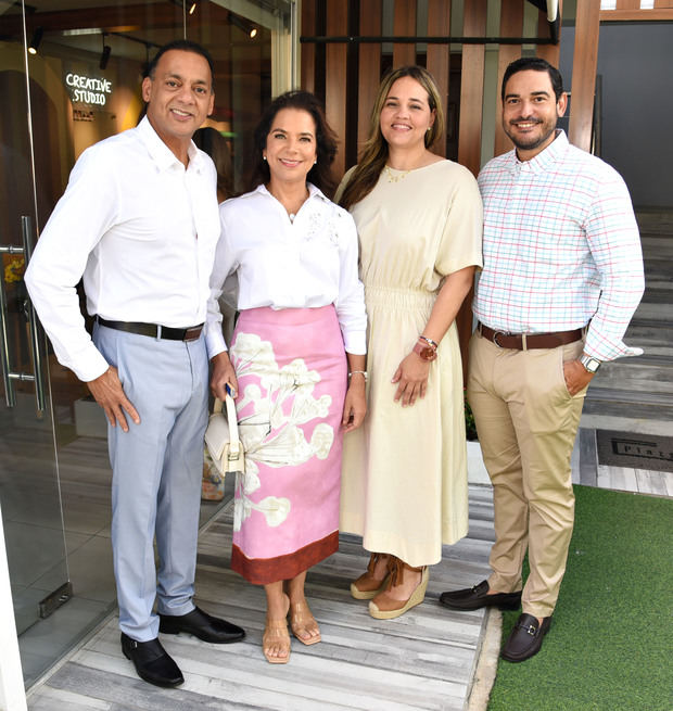 Francisco José García, Berenice Joga de García, Carolina Aquino y Alexander Montes de Oca.