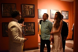 Ministro de Cultura visitando el museo