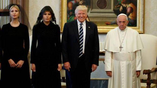 Familia Trump con el Papa Francisco