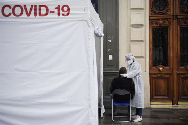 Continúa el aumento de contagios en Francia con casi 27.000 casos en un dí­a.