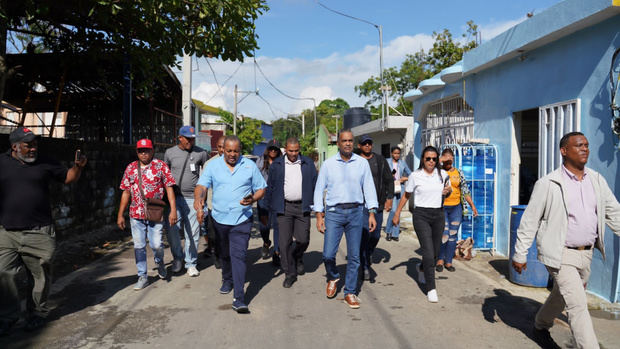 Ministro de la Presidencia realiza levantamiento de daños ocasionados por fuerte lluvias en Santo Domingo Oeste.