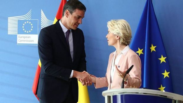 Pedro Sánchez y la presidenta de la Comisión Europea, Ursula Von der Leyes.