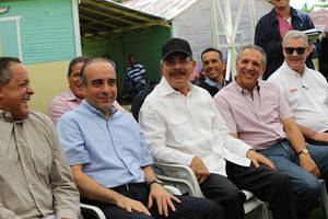 Danilo Medina autoriza financiamiento a 8 mil tareas cacao y t&#237;tulos para 42 mil tareas 