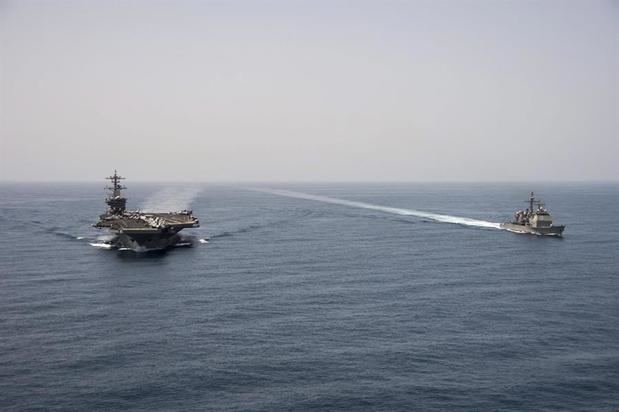 Fotografía cedida por la Marina de los Estados Unidos que muestra el portaaviones Theodore Roosevelt, el 21 de abril de 2015, durante un ejercicio militar en el Mar de Arabia.