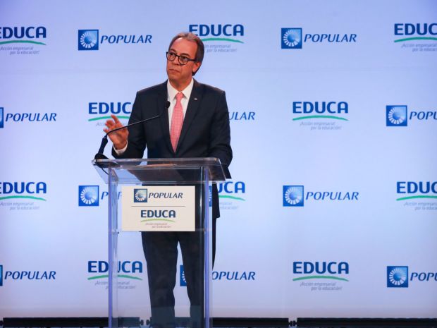 El presidente de EDUCA, el señor José Mármol, precisó que el Ministerio de Educación ha puesto en funcionamiento una reforma curricular que cambia el paradigma de una educación basada en contenidos por una educación fundamentada en competencias.