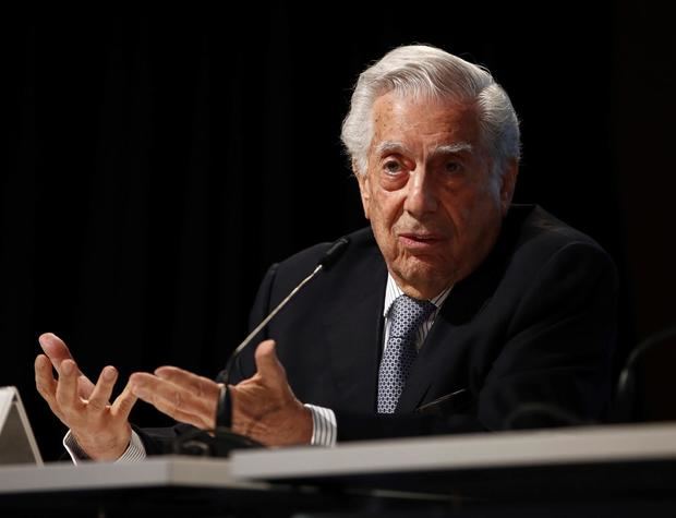 En la imagen un registro del escritor peruano y premio Nobel de Literatura en 2010, Mario Vargas Llosa.