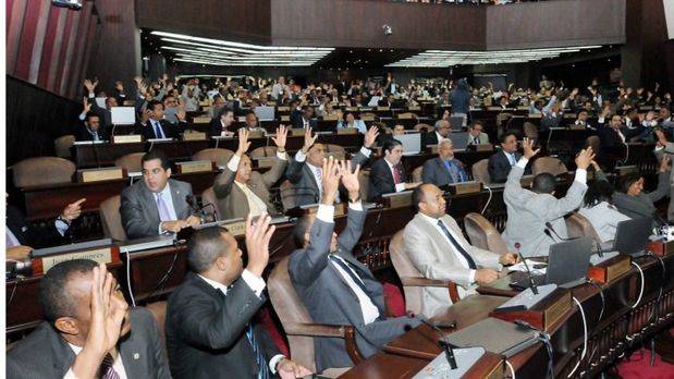 Diputados en plena votación para el Presupuesto General del Estado.