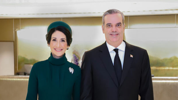 Presidente Luis Abinader, junto a su esposa, Raquel Arbaje, primera dama.