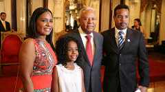 Osvaldo Santana con sus familiares.