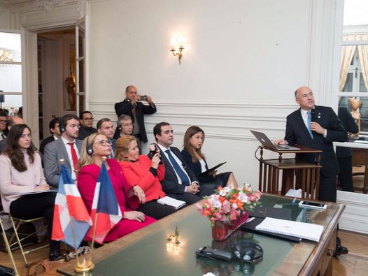 La embajada de República Dominicana en Francia realizó encuentro donde participaron inversionistas extranjeros.