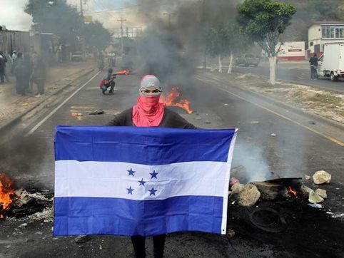 Seguidores de Nasralla protestan en Honduras contra triunfo de Hernández .