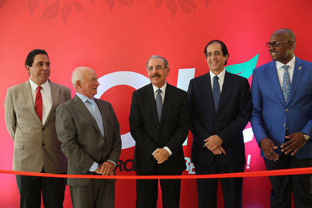 Acto de inauguración del Hipermercado Olé, ubicado en Ciudad Juan Bosch, que contó con la asistencia del presidente Danilo Medina junto a los principales ejecutivos de la empresa