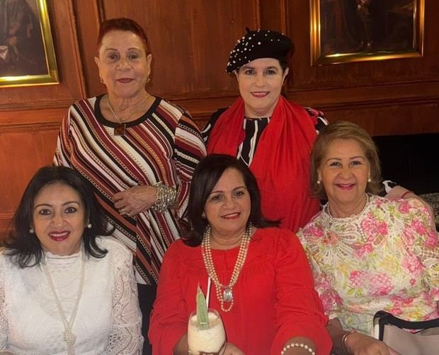 Mayra Caminero, Josefina Caminero, Celenia Matías, Yolanda Bergé y Yary Haché.