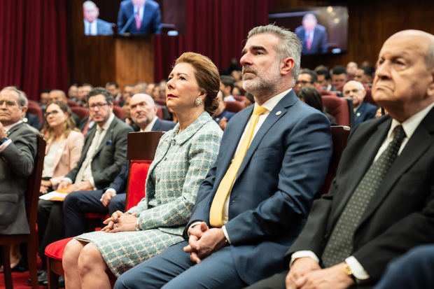 Melba Segura de Grullón y Juan José Attias.