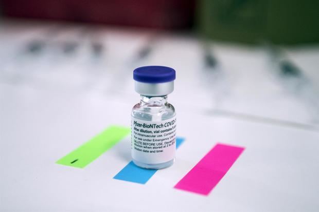 Vista de una dosis de la vacuna de Pfizer-BioNtech contra la covid-19 en una fotografía de archivo.