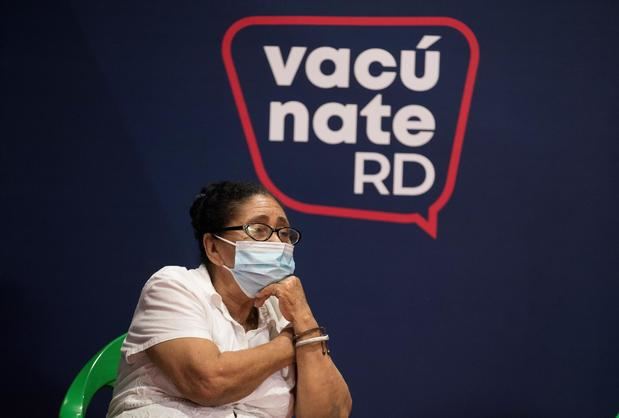 República Dominicana empezó a vacunar contra la covid-19 en febrero pasado y hasta el momento ha aplicado 10,8 millones de dosis, de acuerdo con cifras oficiales que indican que 4,5 millones de personas, de una población meta de 7,8 millones, están completamente vacunadas.