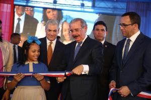 Danilo Medina inaugura escuela de 26 aulas en Villa Mella