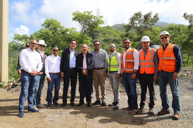 En su Visita Sorpresa número 267, el presidente Danilo Medina supervisó los avances en la construcción de las carreteras Navarrete-Puerto Plata y Turística Gregorio Luperón.
 