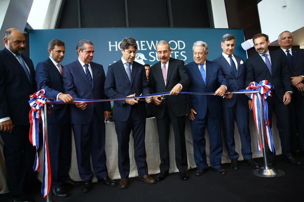 Danilo Medina participa en apertura Homewood Suites by Hilton Santo Domingo e inversionistas destacan solidez económica RD.