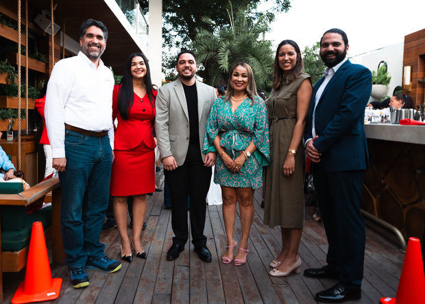 Félix Morel, Michelle Sadhalá, Francisco Javier Durán, Heliana Medina, Melany Rodríguez y Gabriel Canahuat.