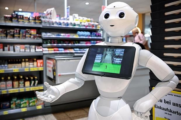 El robot 'Pepper' en un supermercado en Lindlar, Alemania.