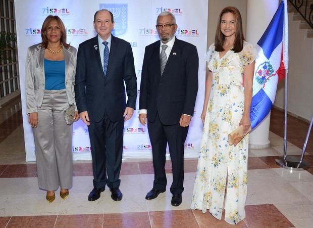 Sra. Ivelisse Villegas, Embajador de Israel Daniel Biran, Consul Honorario de Israel Ricardo Rodriguez y Sra. Celeste Pérez.