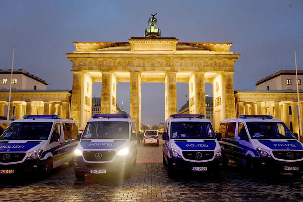 Los antivacunas provocan disturbios en Alemania, bajo máximos de incidencia.
