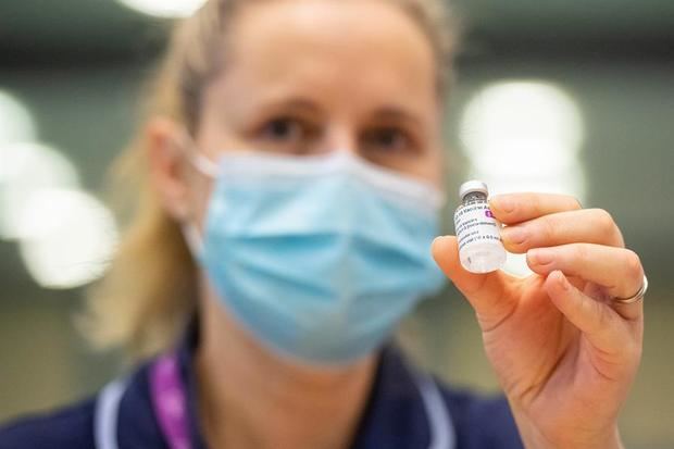 La vacunación reduce las hospitalizaciones en el Reino Unido, según los primeros datos.