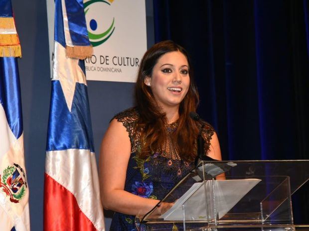 Beatriz Roselló Primera dama de Puerto Rico habla en e acto inaugural de la FILSD 2019.